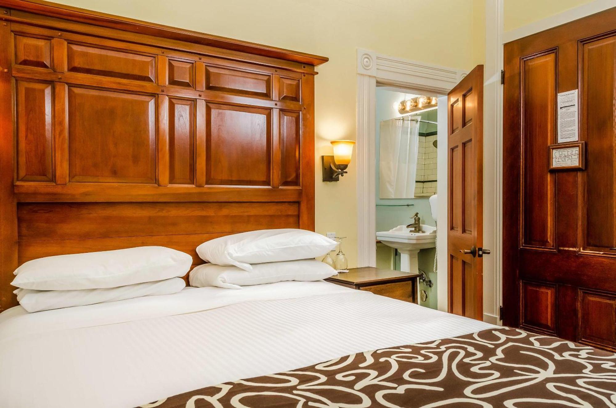 Queen Room - Non-Smoking,1756554653:JPEG